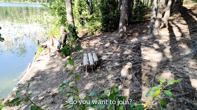 Трахнул незнакомку на природе, застукав ее за мастурбацией