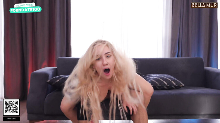 Белла Мур управляется с огромным членом парня с сайта знакомств