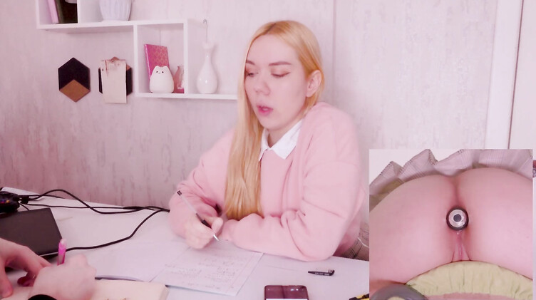 Estie Kay: Сводный брат отшлепал и трахнул в попку рассеянную сводную сестренку