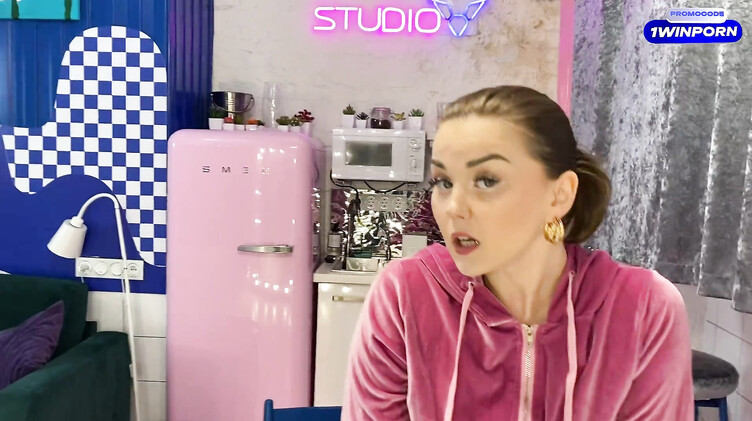 Отодрал русскую жопастую именинницу на ее День рождения