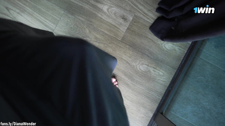 Богатый качок дерет пышнозадую служанку в униформе