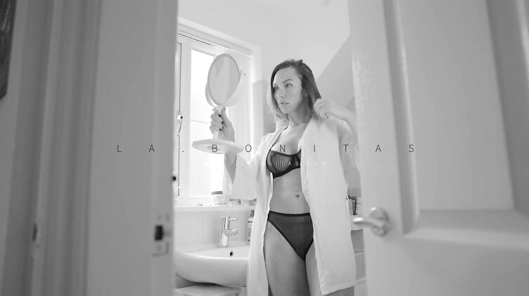 Силиконовая русская мачеха застыла на Хэллоуин и пасынок воспользовался ее киской и жопой