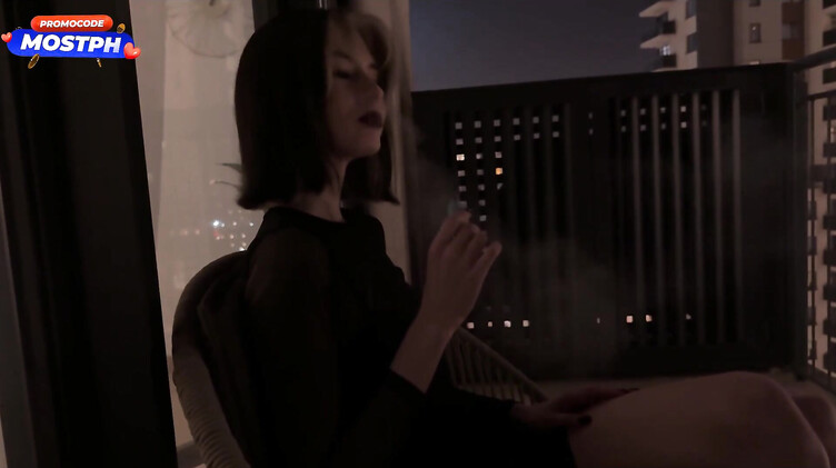 Слюнявый минет: 18-летняя русская студентка на вечеринке ебется за €300 с незнакомцем