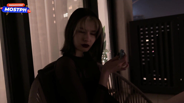 18-летняя русская студентка на вечеринке ебется за €300 с незнакомцем