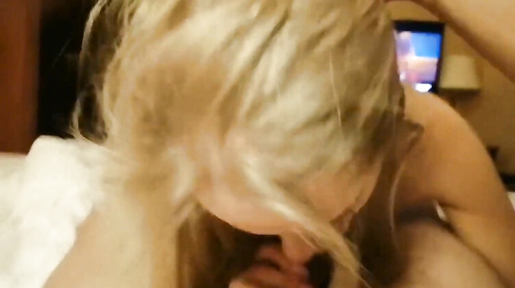 Замужняя любовница сосет чужой хуй от первого лица в позе 69