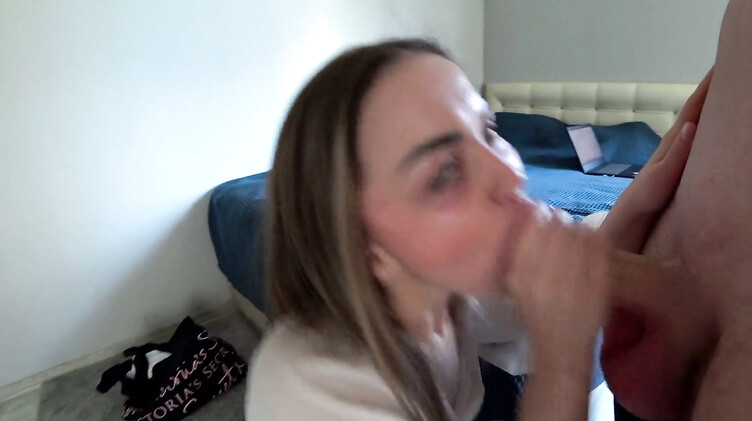 Русское порно: Чувак прикинулся фотографом и развел на секс красивую русскую девку