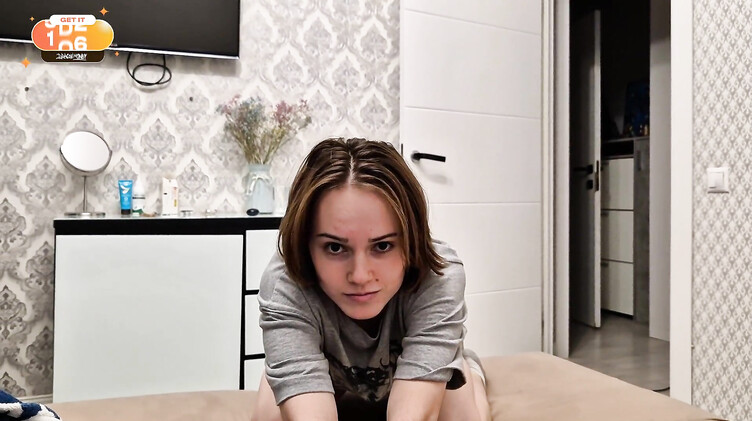 У девки овуляция и ей срочно нужно поебаться