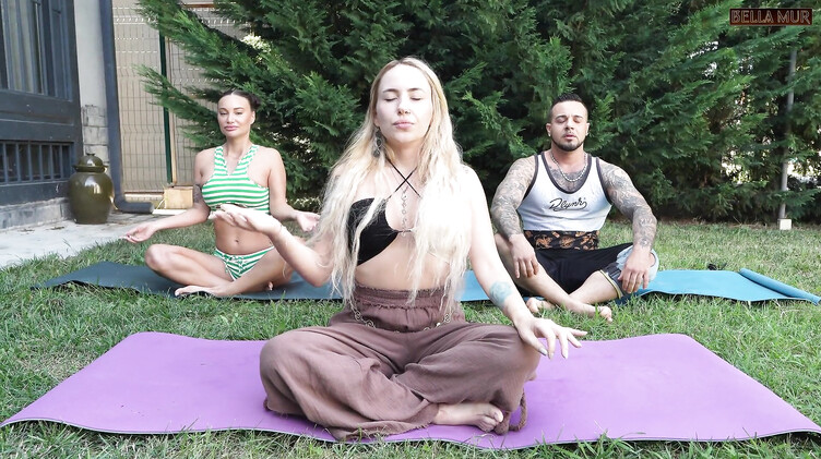 ЖМЖ: Инструкторша йоги развела клиентов на еблю ЖМЖ
