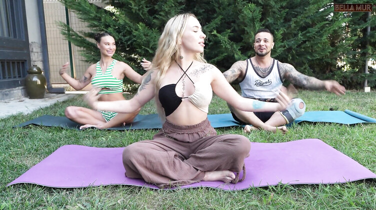 Инструкторша йоги развела клиентов на еблю ЖМЖ