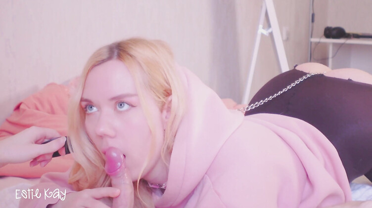 Estie Kay: Блондинка выдавливает кончу из прожаренной братом жопы
