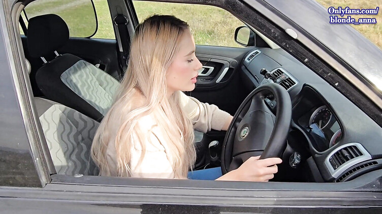 Слюнявый минет незнакомцу в машине за ремонт авто