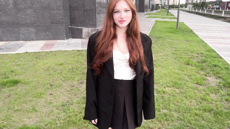 Парень запикапил и трахнул русскую учительницу младших классов