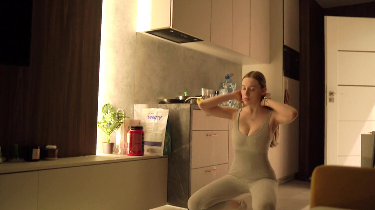 Полный рот кончи после отсоса любительницы йоги