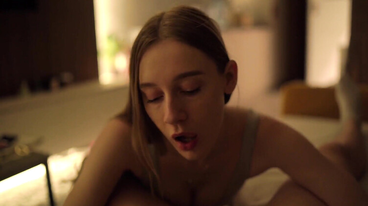 Полный рот кончи после отсоса любительницы йоги