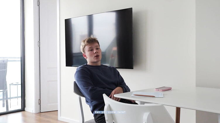 Отчим сбил целку, трахая падчерицу в задницу за плохие оценки