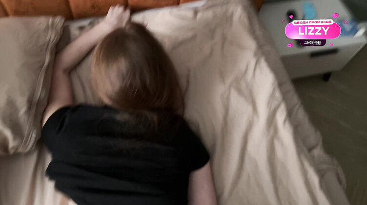 Спящие: Разбудил спящую сестру касанием хуя по губам и наполнил ее киску спермой