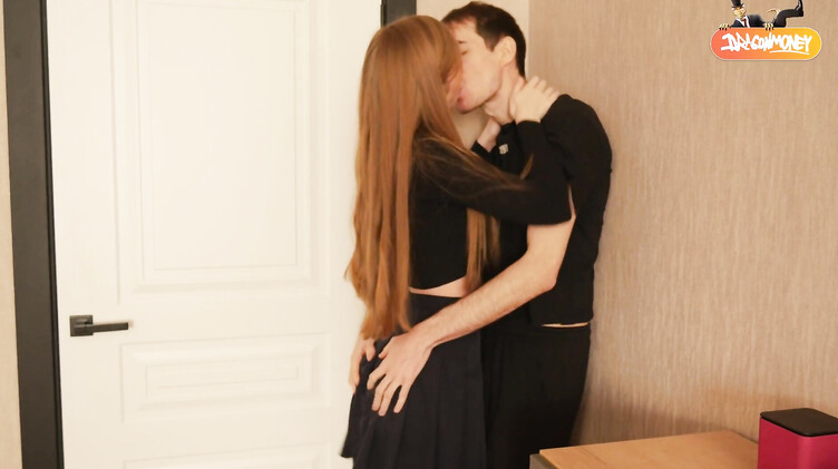 Длинные волосы: Парень познакомился на вечеринке и трахнул молодую рыжую девушку