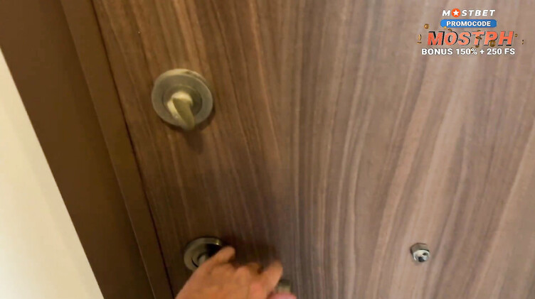 В чулках: Ради жилья сосет член и ебется со сводным братом