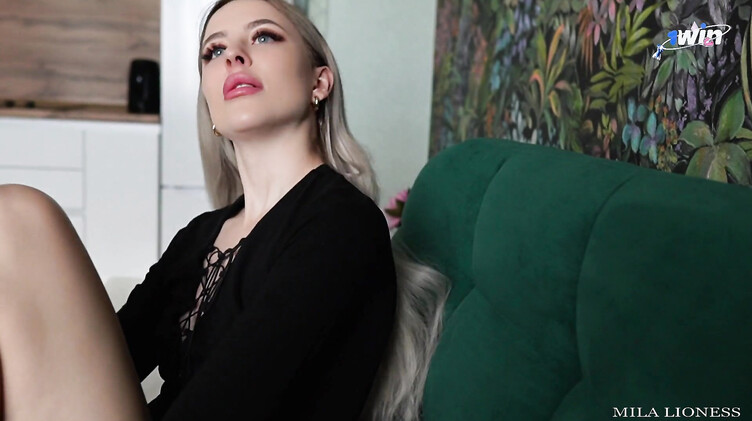 В душе: Опять оплачивает отсосом свою часть за аренду квартиры