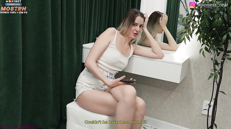 Вебкамщица строчит минет и трахается с шантажистом пасынком