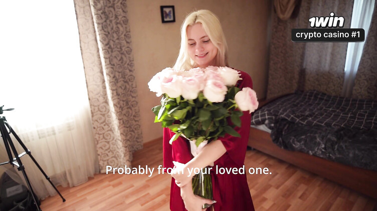 Курьер привез цветы и получил минет и трах вместо чаевых