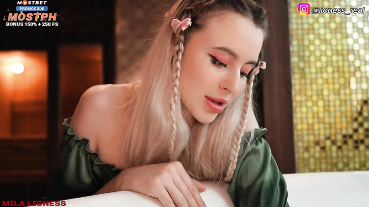 Нимфоманка развела сводного брата на секс в ванне