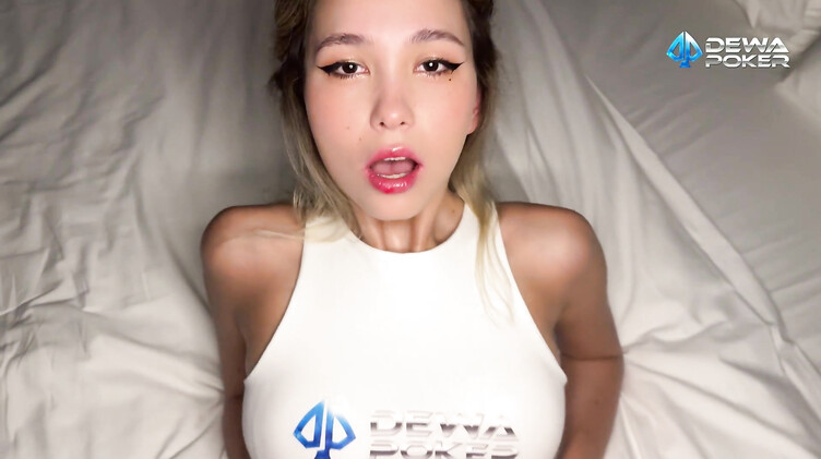 Сладкие стоны красивой блондинки во время страстного соития