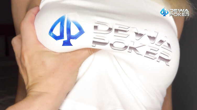 Сладкие стоны красивой блондинки во время страстного соития