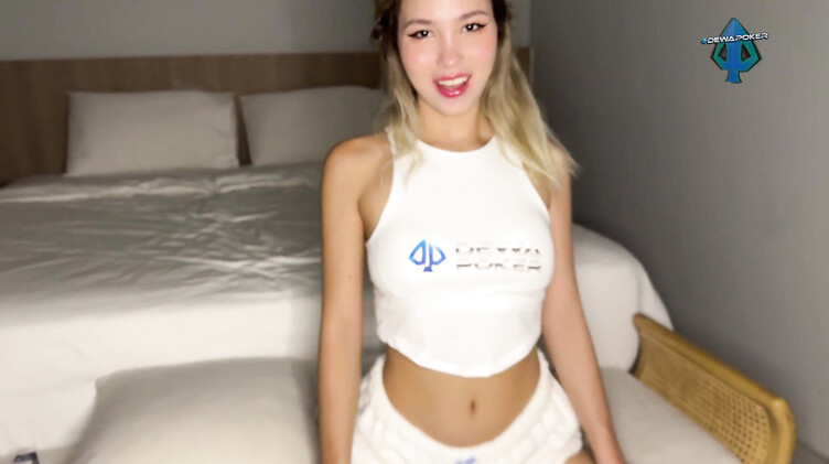 Сладкие стоны красивой блондинки во время страстного соития