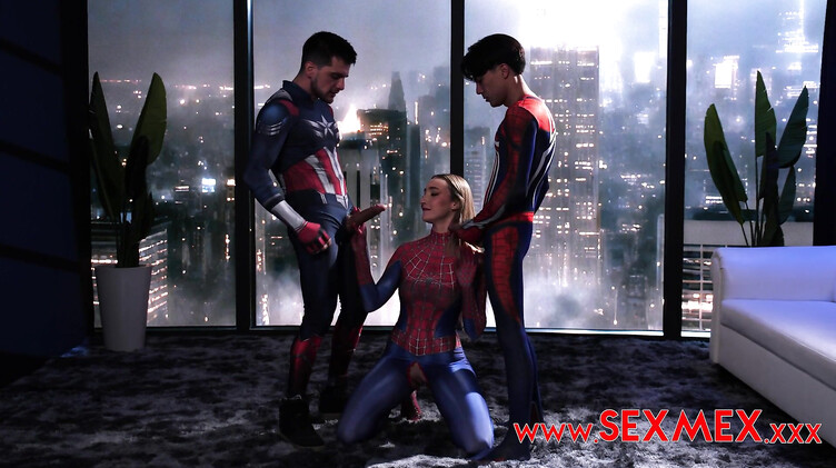 Групповое порно: Человек-Паук и Капитан Америка ебут подружку паучка