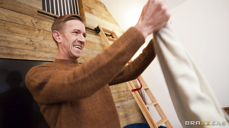 Жена босса Тина Сноус соблазняет его работника на анальный секс