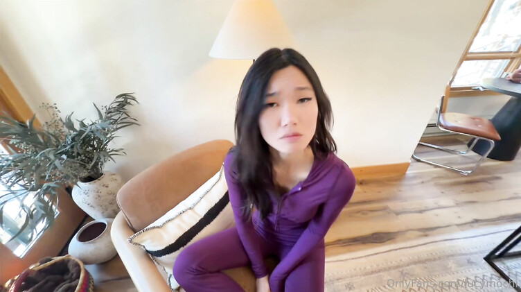 Lucy Mochi: Сует хуй из пизды в жопу азиатке в заснеженном лесу