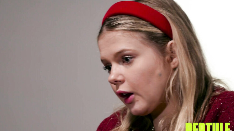 Крестный отец отлизал киску внучке и выебал ее