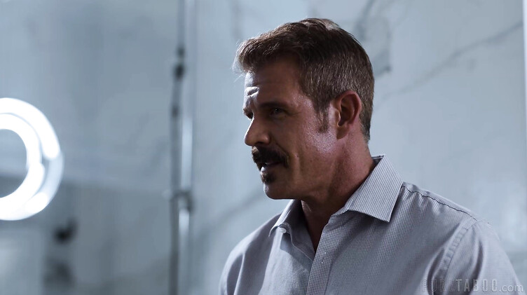 Батя тестирует узкую пизду подруги сына