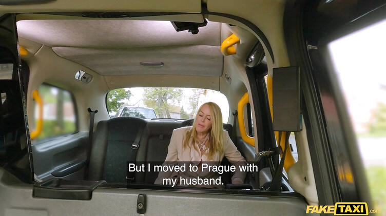 Зрелые женщины: Жена босса разводит таксиста на жесткий секс на пассажирском сидении