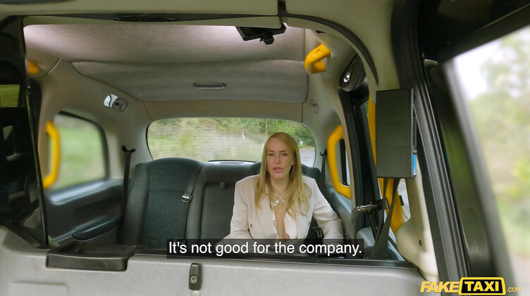 HD порно: Жена босса разводит таксиста на жесткий секс на пассажирском сидении