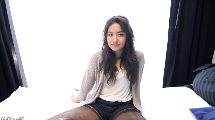 От первого лица: Настоящая целка! Огромным членом лишает девственности 18-летнюю латинку