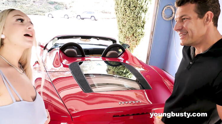 На боку: Жадный минет и горячая ебля от Скайлар Вокс