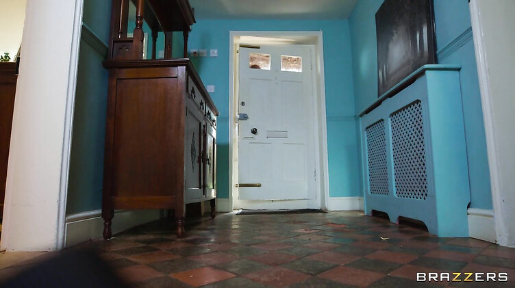 Дэнни Ди прожаривает рыженькую Пич Лоллипоп в горло и киску