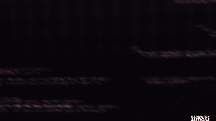 Толстушку ебут в пизду и рот два мужика