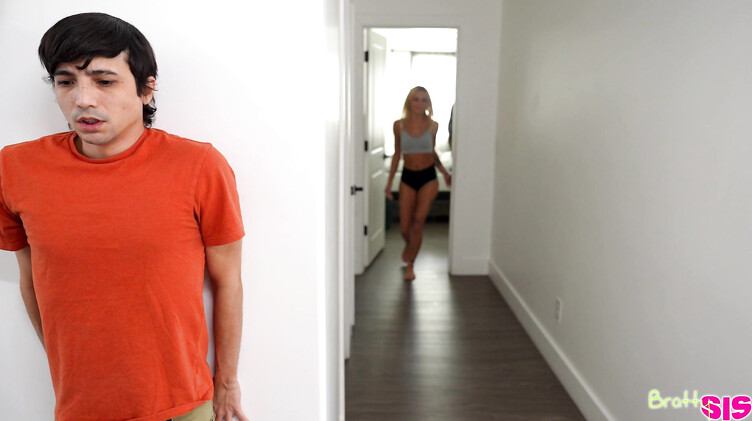 Сводная сестра Хлоя Темпл трахается с братом до камшота на животик