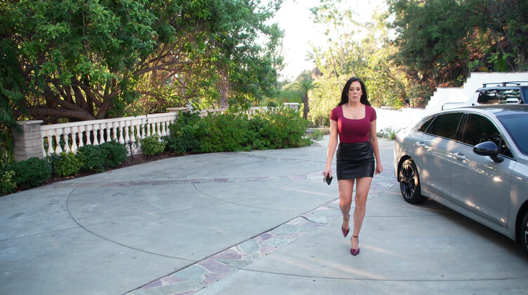 Рейган Фокс пришла к соседу и оказалась насаженной на черный хуй