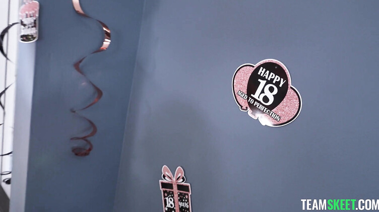 Дядя и племянница: Папа с дядей расписали дочку на двоих на ее 18-летие