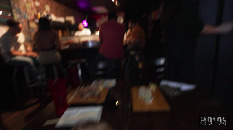 Публичное порно: Парочка трахается публично в суши баре