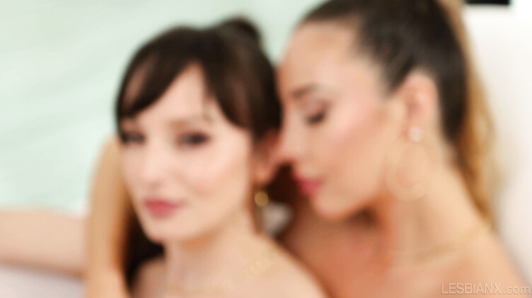 Lexi Luna: Две милфы лесбиянки лижут друг другу киски и попку