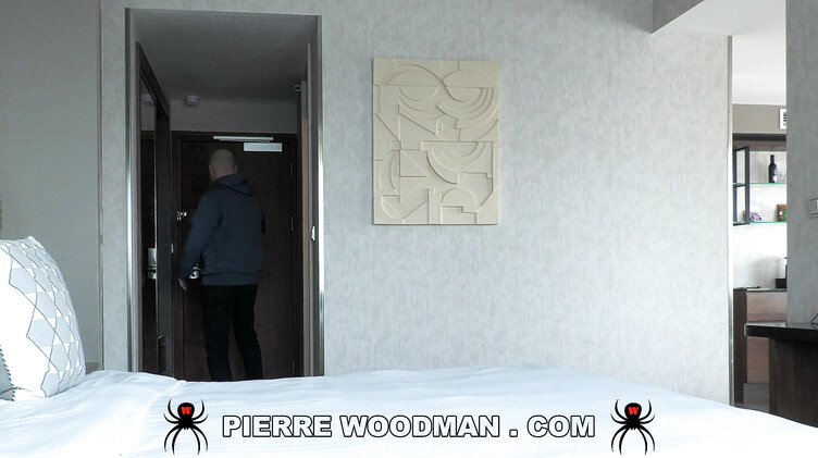 Длинные волосы: Вудман трахает во все щели азиатку Лиа Лин