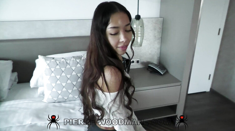 Анал: Вудман трахает во все щели азиатку Лиа Лин