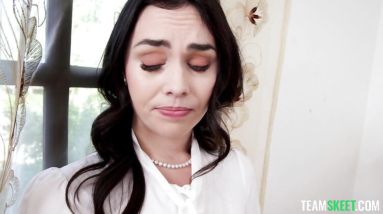 Маленькие соски: Отец мужа лишает невестку анальной девственности