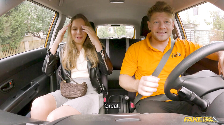 Инструктор по вождению жестко ебет ученицу в машине