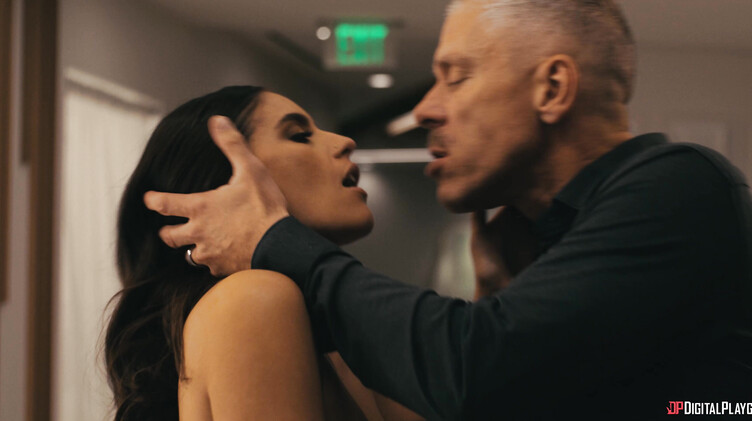 "Под ножом", эпизод 1: пластический хирург Мик Блю изменяет жене со своей молодой ассистенткой